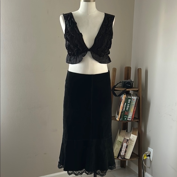 Karen Kane Lifestyle Black Suede Midi Skirt with Lace Hem size 4 VTG - Picture 1 of 11